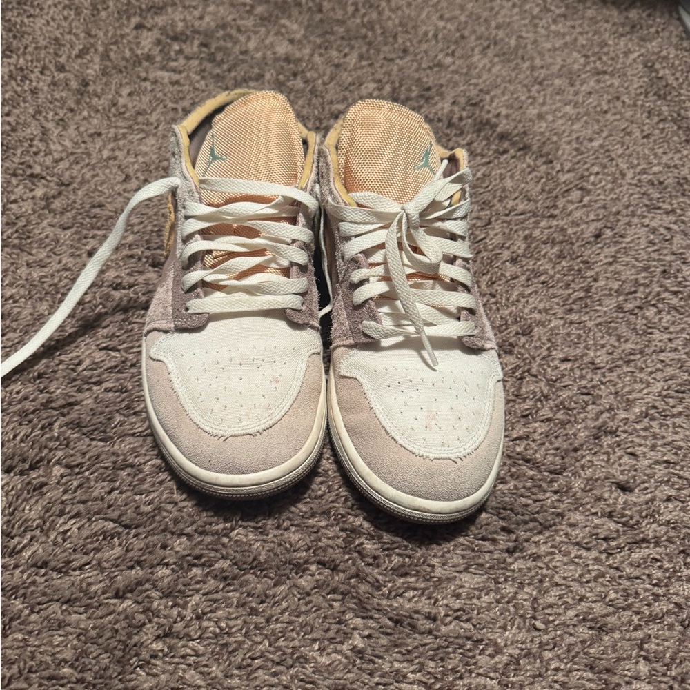 Stylish Sneakers with Cream and Tan Accents